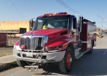 Apagadora de bomberos participa en aparatoso choque