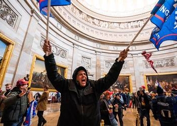Murió un policía que resultó herido durante los disturbios en el Capitolio