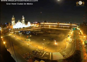 Retiran 150 casas de campaña de FRENAAA de la plancha del Zócalo