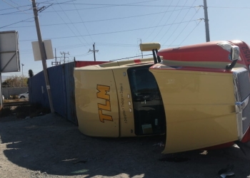 Intenta ganarle  el paso al tren