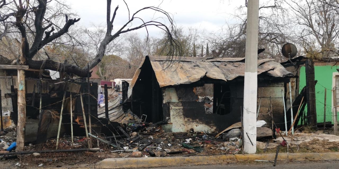 Fuego consume vivienda de madera