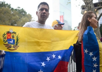 Trump suspende la deportación de venezolanos y concede permisos laborales