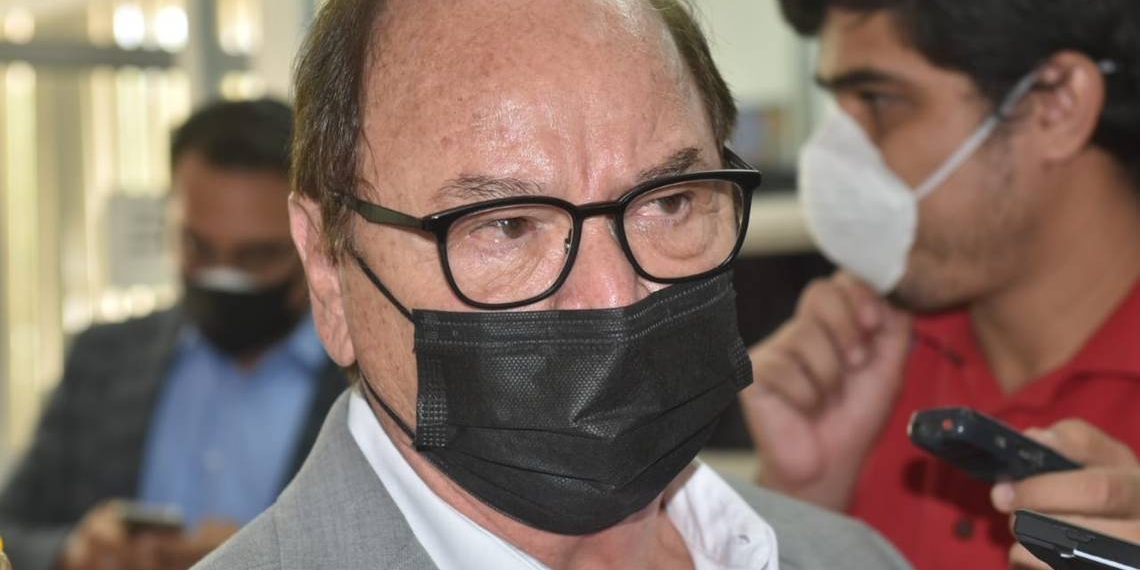 Nuevas cepas son más contagiosas pero menos mortales