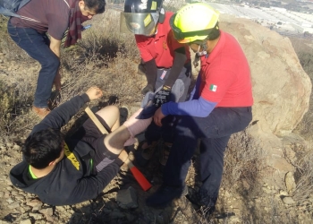 Sube al cerro y se cae