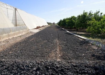 Empresa Privada dona residuos de asfalto para caminos rurales