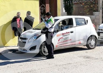 Trabajador de refaccionaria ocasiona choque