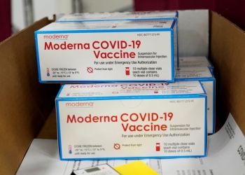 Cofepris alerta sobre venta ilegal por redes sociales de vacuna de Moderna en México