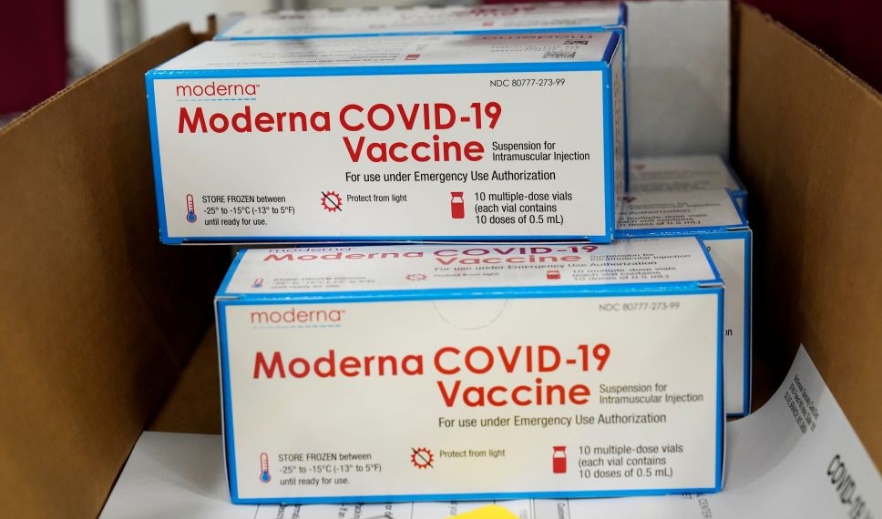 Cofepris alerta sobre venta ilegal por redes sociales de vacuna de Moderna en México