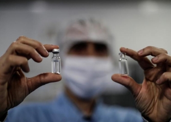 México no compra vacunas anticovid de segunda, advierte Hacienda