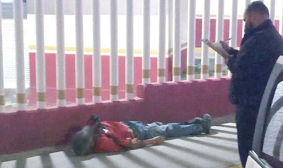 Sin identificar indigente muerto en vía pública