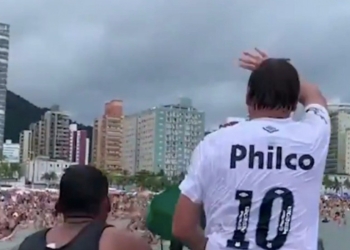 Califican como irresponsable a Jair Bolsonaro por aparecer en playa