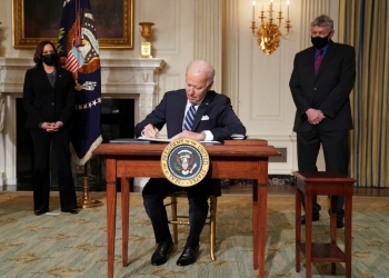 Biden suspende ventas de armas iniciadas por Trump
