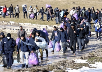 Cientos de migrantes en Bosnia en huelga de hambre para denunciar su abandono