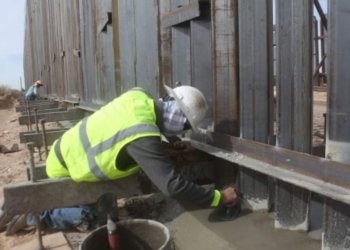 Pese a orden de Biden, continúa construcción del muro de Trump