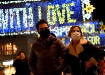 Reino Unido anticipa aumento de contagios de COVID-19 por Navidad