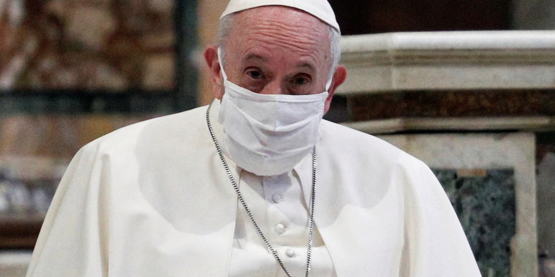 Mujeres pueden administrar la comunión, decreta el Papa