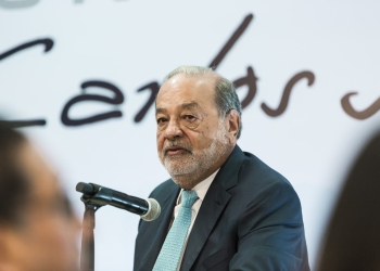 Carlos Slim tiene COVID; lleva más de una semana con síntomas