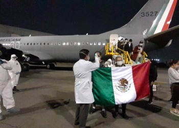 Aplaude Ebrard repatriación de mexicanos ante pandemia de COVID-19