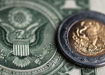 Peso cierra en 20.55 unidades por dólar