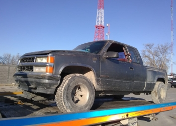 Localizan en brecha pick up con reporte de robo