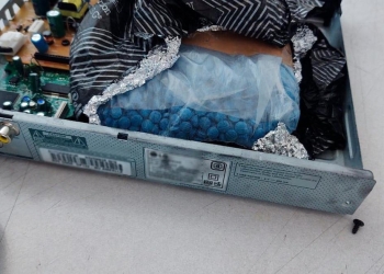 Encuentran más de 2 mil pastillas de fentanilo dentro de DVD en Sinaloa