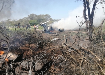 Se desploma nave de la Fuerza Aérea Mexicana; 6 muertos