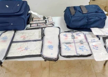 Detienen a dos colombianos con 35 paquetes con cocaína en el aeropuerto de Cancún