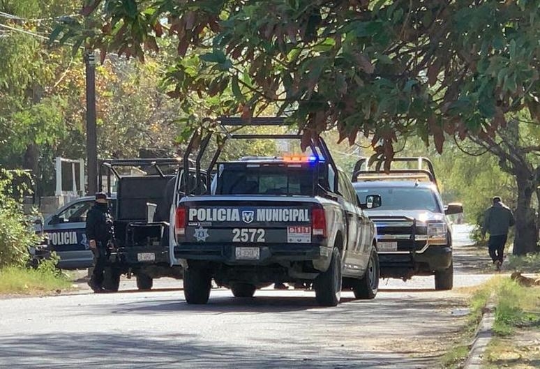Taxista golpea y ataca a pasajero