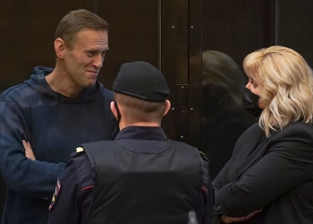Imponen en Rusia tres años y medio de cárcel al líder opositor Navalni
