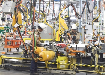 Empresas sobrellevan difícil situación y una lenta recuperación económica