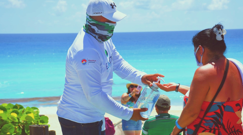 Caribe mexicano registra fuerte repunte de casos de covid-19 tras vacaciones