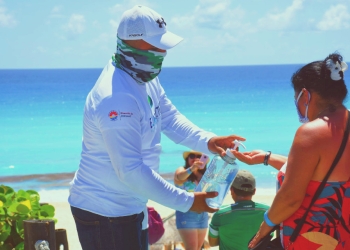 Caribe mexicano registra fuerte repunte de casos de covid-19 tras vacaciones