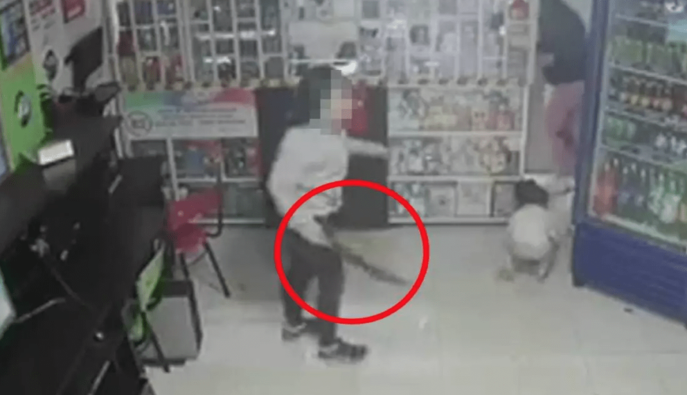 Adolescente enfrenta a asaltante a machetazos en Colombia