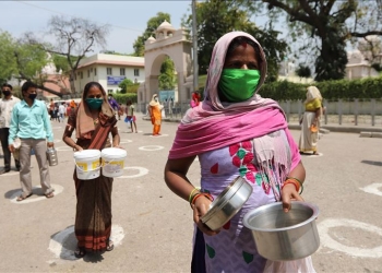 India registra menos de 100 muertes por COVID-19 por primera vez desde mayo