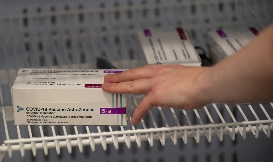 Cofepris alerta por comercialización ilegal de la vacuna de AstraZeneca contra COVID-19