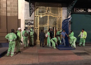 Protegen más edificios de Centro Histórico previo a marchas del #8M