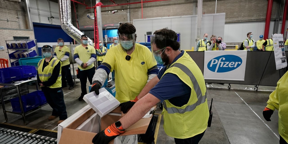 Recibe México 852 mil vacunas contra COVID-19 de Pfizer