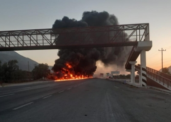 Fuego en la carretera