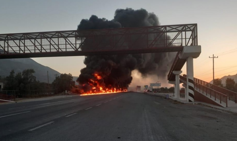 Fuego en la carretera