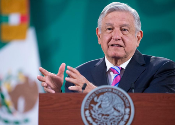 AMLO admite que 800 mil vacunas de Sinovac no se han usado por falta de permisos