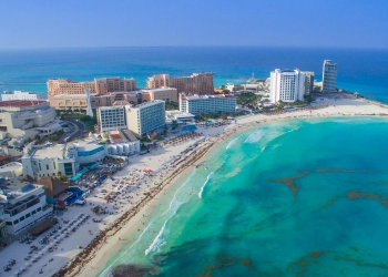 Viajan estudiantes extranjeros a Cancún y se contagian de COVID