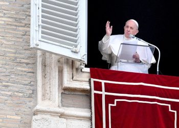 Papa Francisco pide fin de la guerra en Siria tras su 10 aniversario