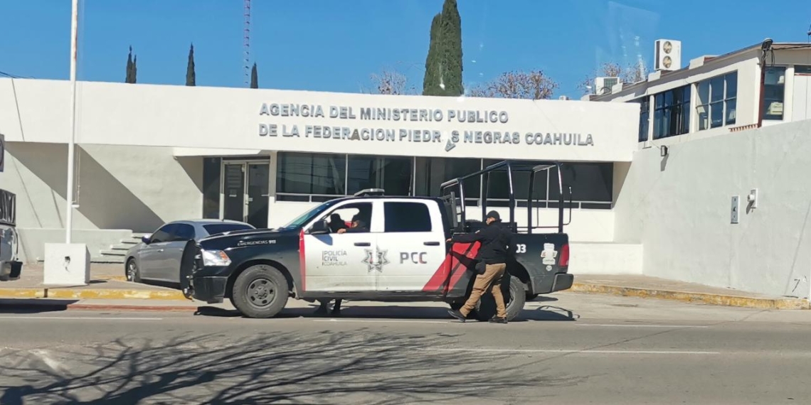 Lo arrestan cuando transportaba a cinco hondureños