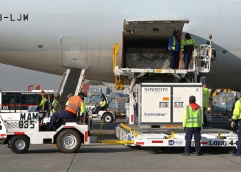 Llega un millón de vacunas Sinovac a México