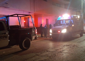 Compañeros de parranda le propinan golpiza