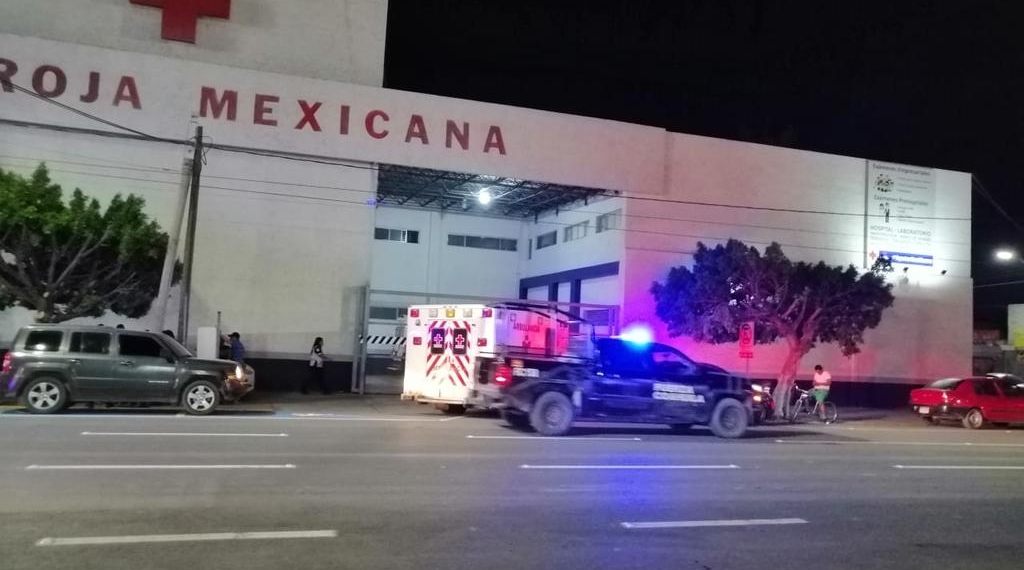 Joven defiende a su madre y recibe 22 puñaladas