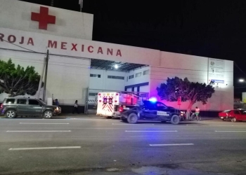 Joven defiende a su madre y recibe 22 puñaladas