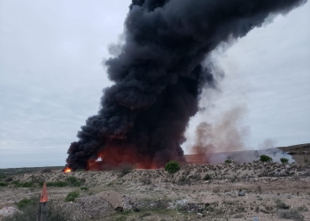 Tardan casi tres días en controlar incendio del relleno sanitario