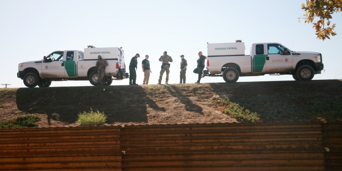ICE pone fin a la política de Trump de multar a migrantes sin documentos que no abandonan EU