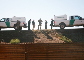 ICE pone fin a la política de Trump de multar a migrantes sin documentos que no abandonan EU